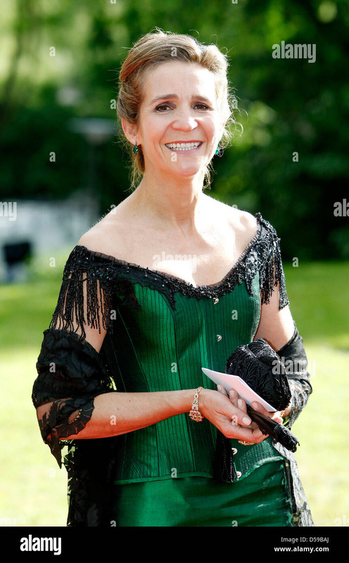 princess-elena-of-spain-duchess-of-lugo-arrive-for-the-goverment-dinner-D59BAJ