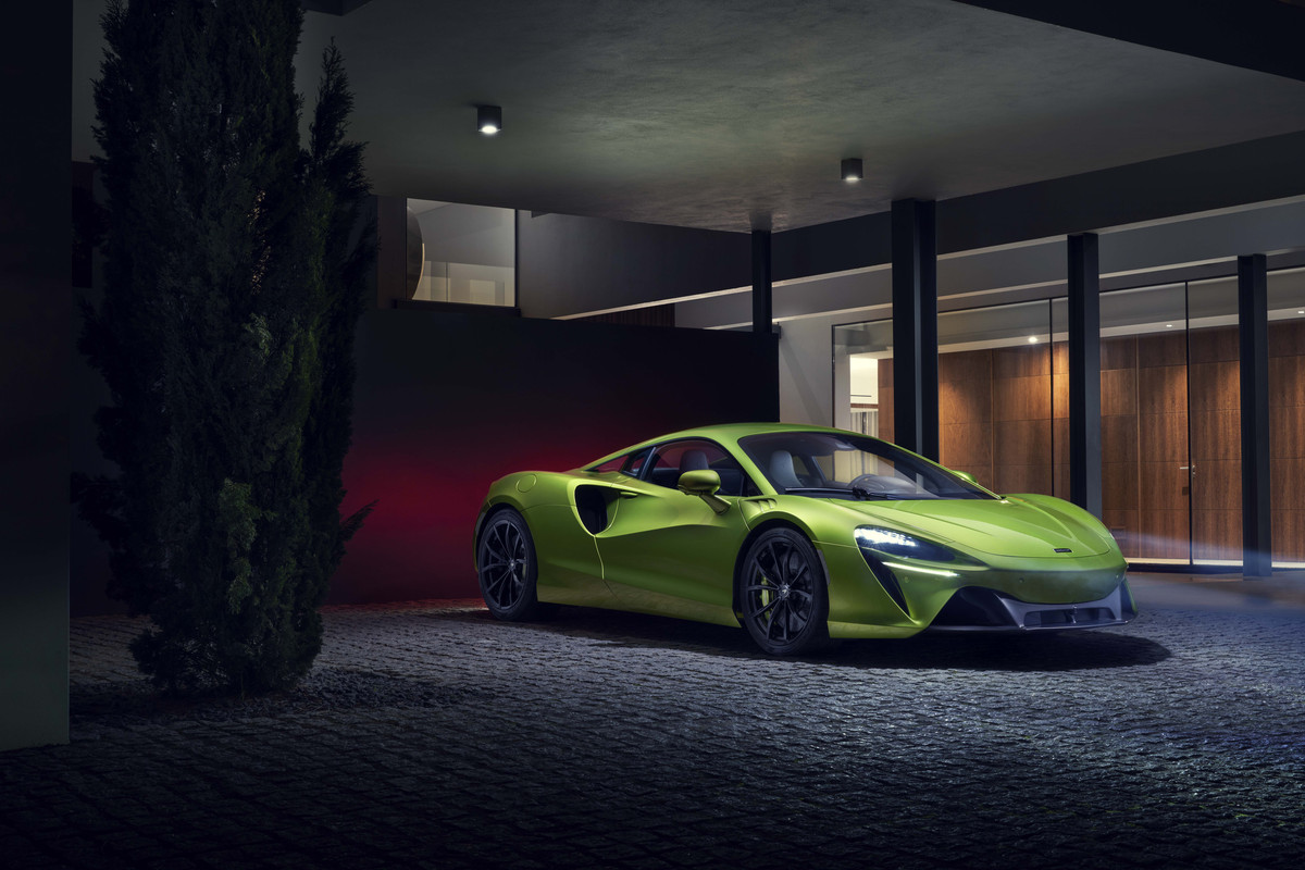 12902-McLarenArtura
