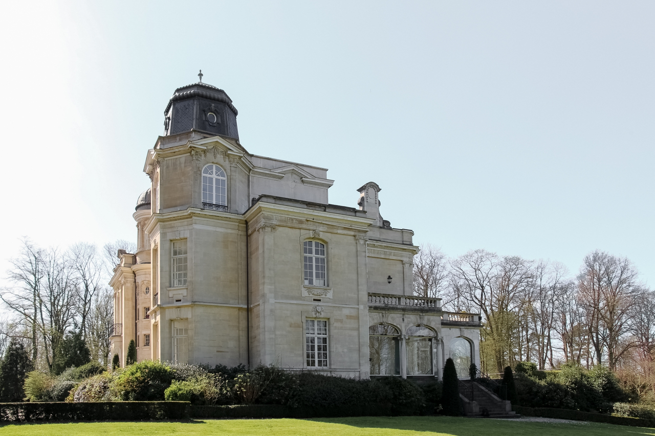 Ceci est ma maison que vous voyez, là. Pas mal, non ? C’est vlastique.