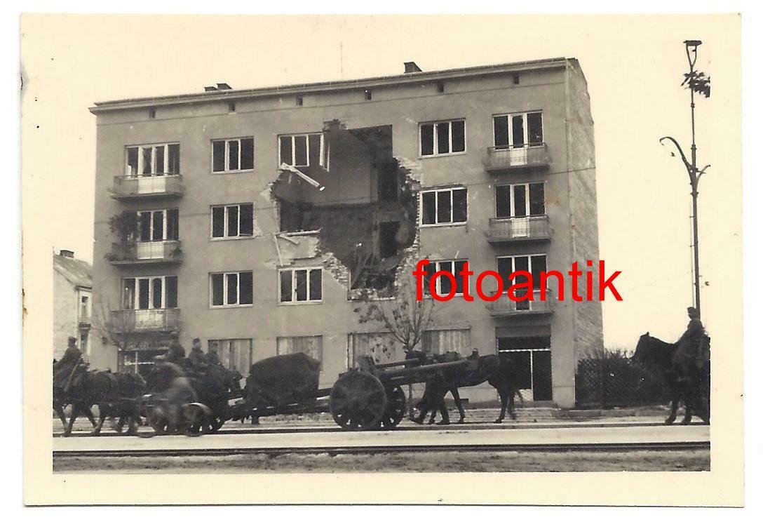 Belgien Antwerpen zerstörtes Wohnhaus Soldaten Pak Geschütz Vormarsch