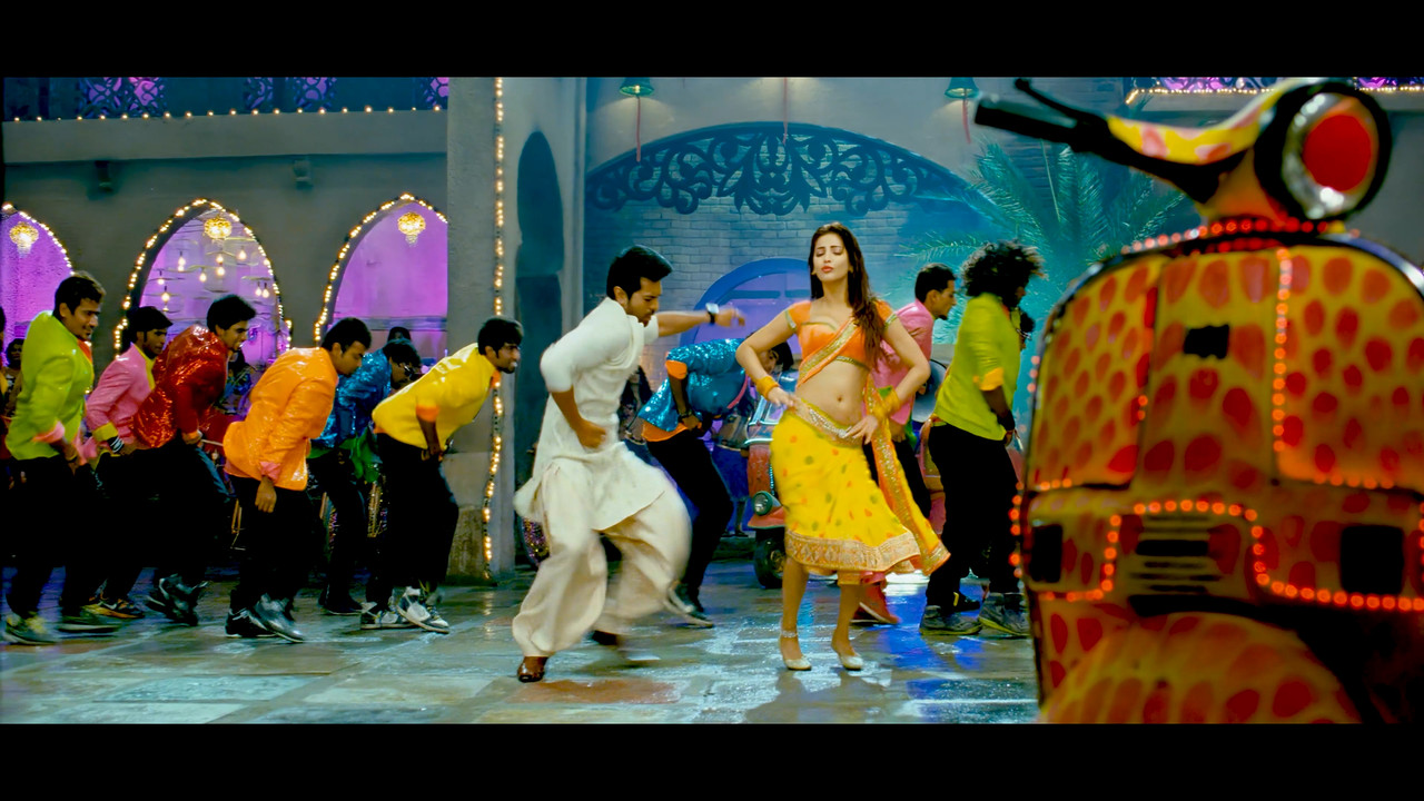 Shruti Haasan From Yevadu Hot Song 4K.mp4_snapshot_03.46.344