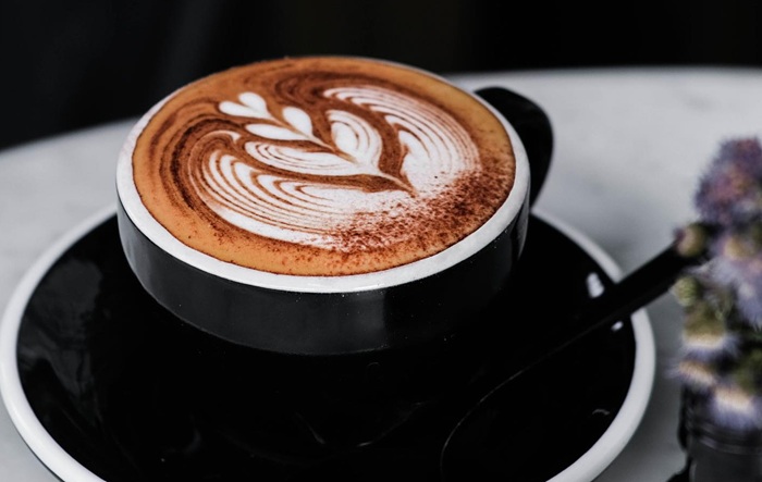 Sajian kopi di Revolver, Kuta, Seminyak.
