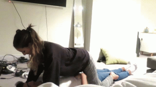 hug-romantic-lesbian-couple-cuddle-rzoo2vyq9frijh2z.gif