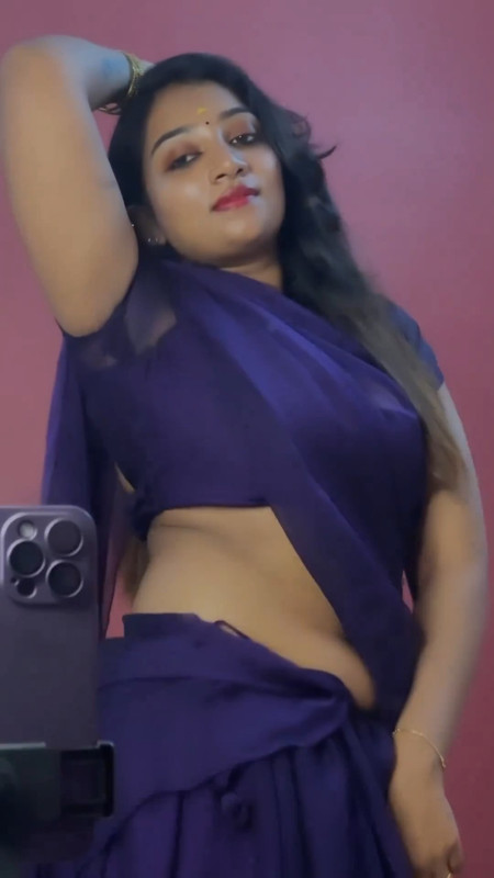 [Image: Tamil-Vlogger-Sexy-navel-mp4-snapshot-00-08-855.jpg]