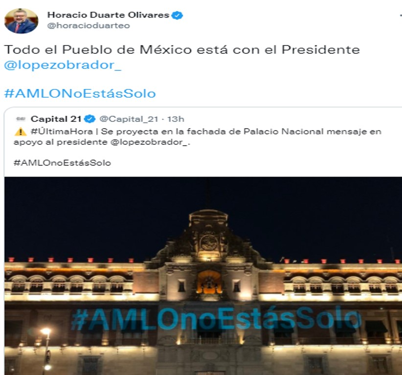 “AMLO, no estás solo”, proyectan mensaje de apoyo en Palacio Nacional
