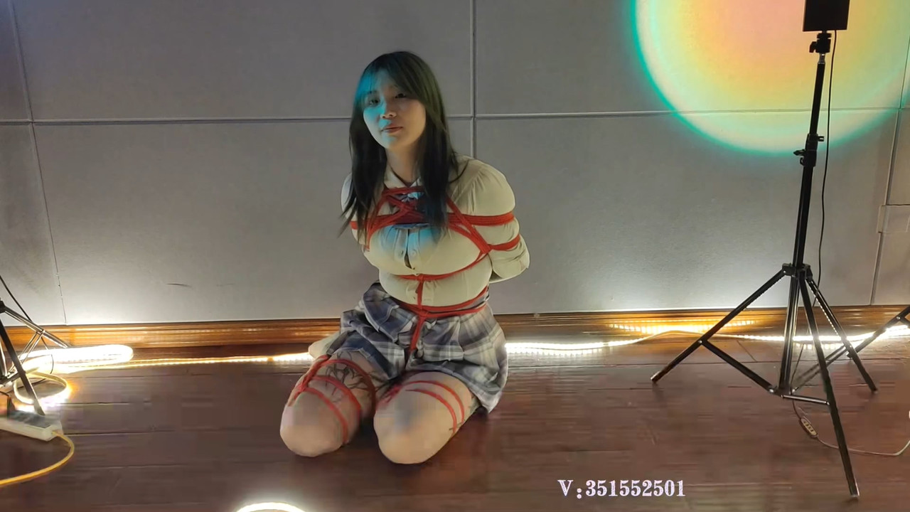 一绳所爱 李珂儿玩自缚做访谈节目.mp4_20231025_185224.895