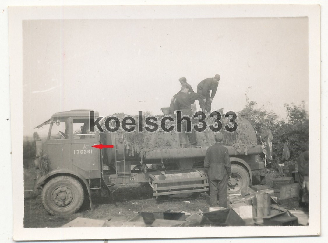 Foto englischer Tankwagen LKW mit Beute Kennung der 6. Panzer Div. in Frankreich