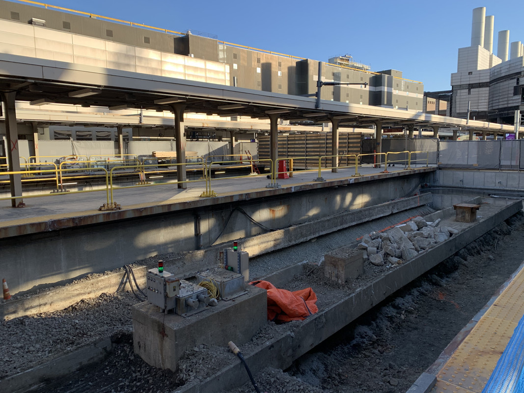 AA2EF0D5-FA4B-48D7-9C19-915EFDC0FFD3