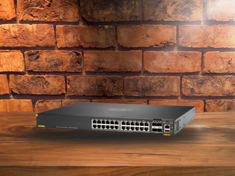 Detalhe das portas Gigabit Ethernet com indicadores de status do Switch Aruba CX 6200F JL725A.