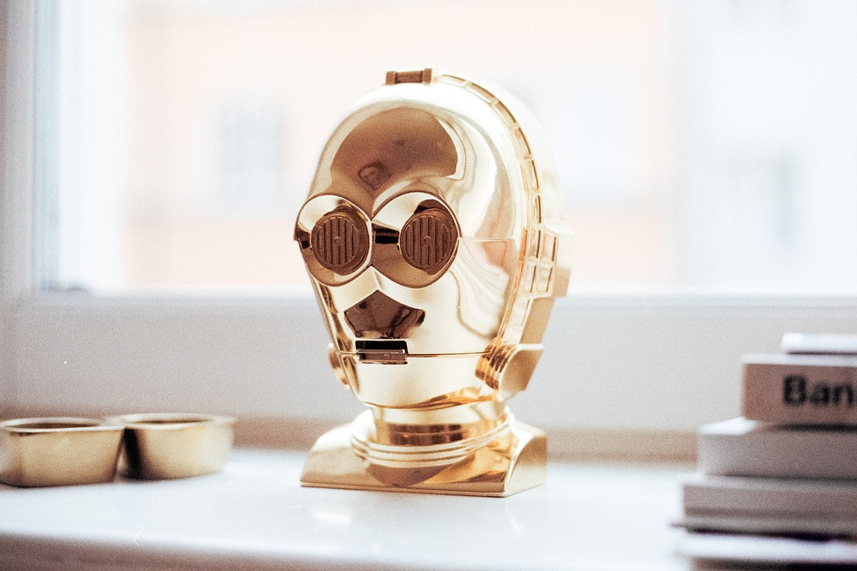gold-robot-head-2589090-1280-new.jpg