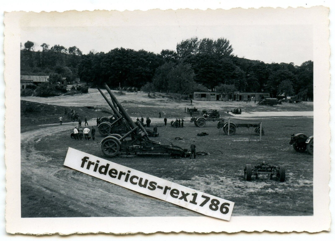 E22 Foto WH im Osten Ukraine Artillerie Werkstatt 21 cm Mörser 18 in Lemberg