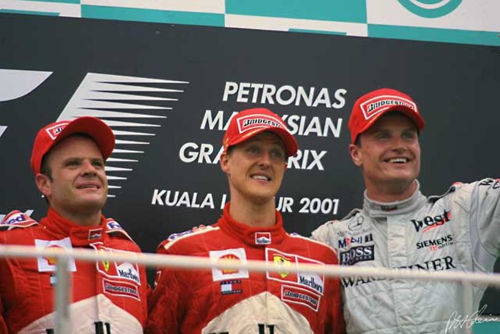 2001 мал подиум