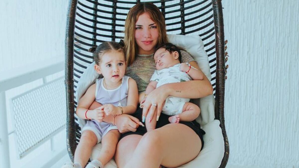 Kimberly Loaiza durmió en la cuna de Kima y la rompió