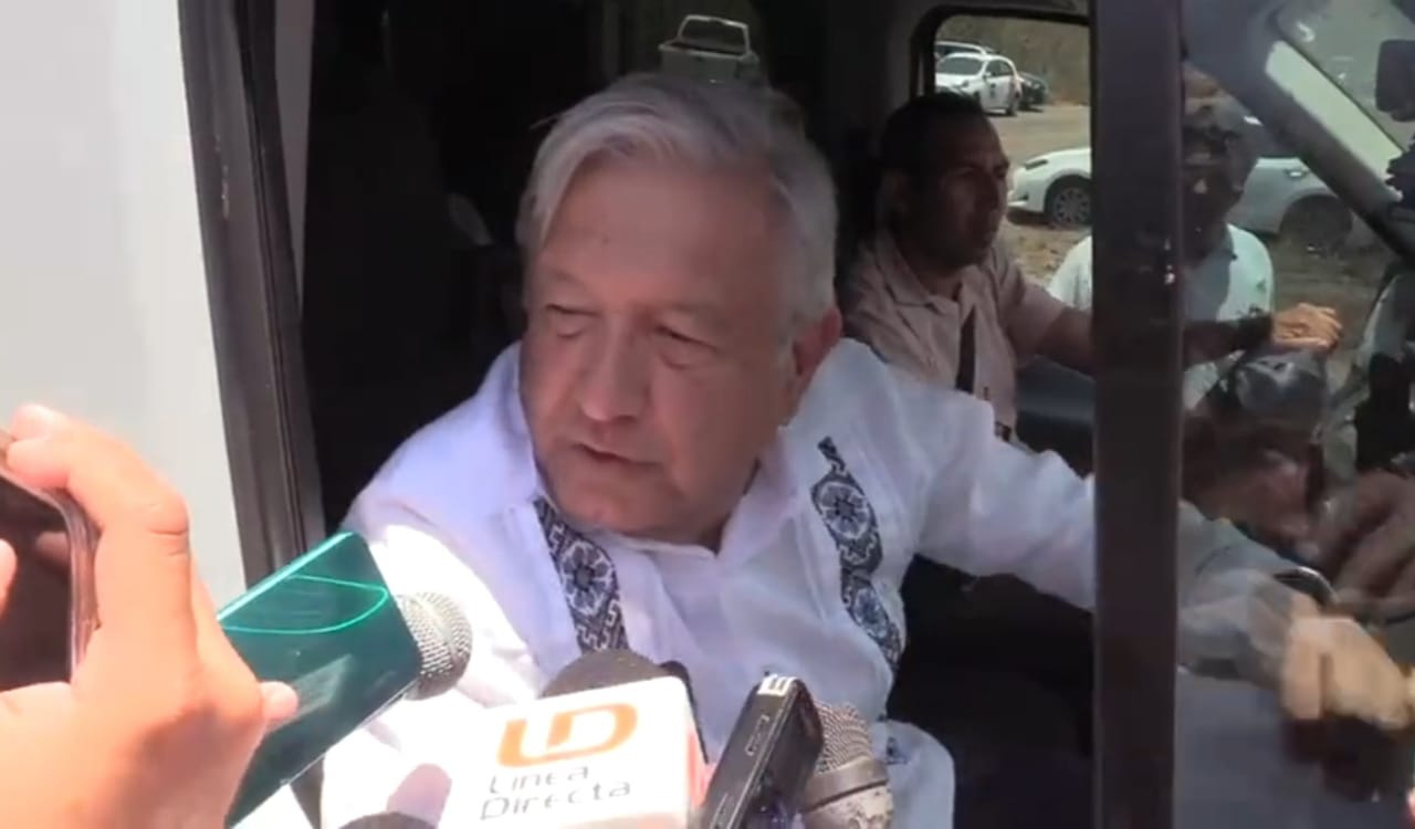 Deben cuidar su región: AMLO sobre el retén de hombres armados