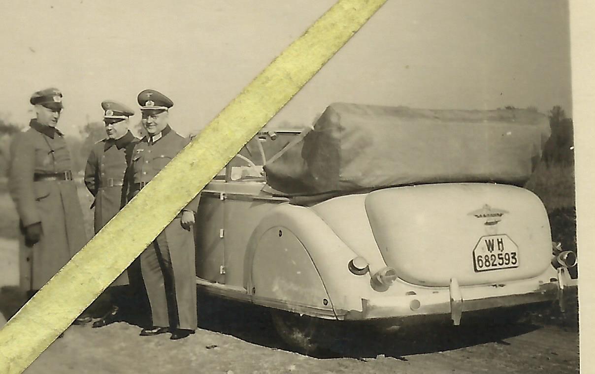 Westfront 2WK - deut.Soldaten m.Beute PKW