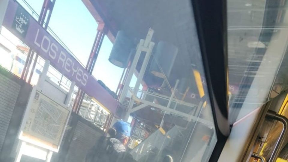 Hombre se lanza a las vías del Metro de la CDMX en la Línea A y se suspende el servicio