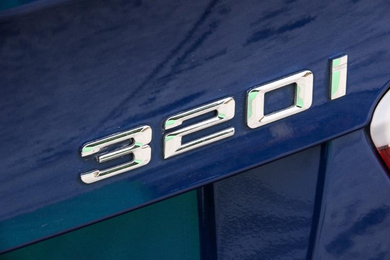 logo 320i