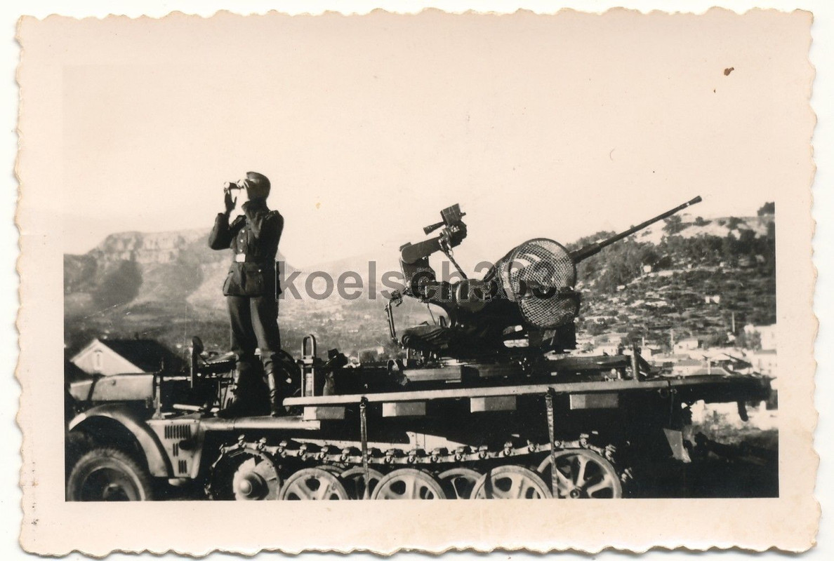 Toulon Flak Panzer Halbkette 2cm Artillerie Geschütz Frankreich