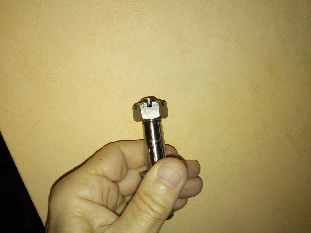 11. écrou H crénelé (12x175) non épaulé - vissé au maximum