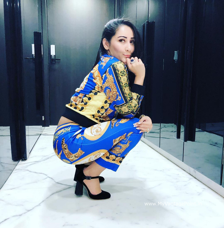 style-diva-maanyata-dutt-in-black-heels