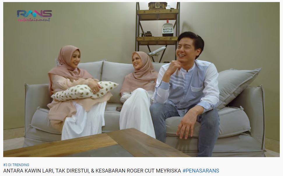 Roger dan Cut Meyriska dalam tayangan 