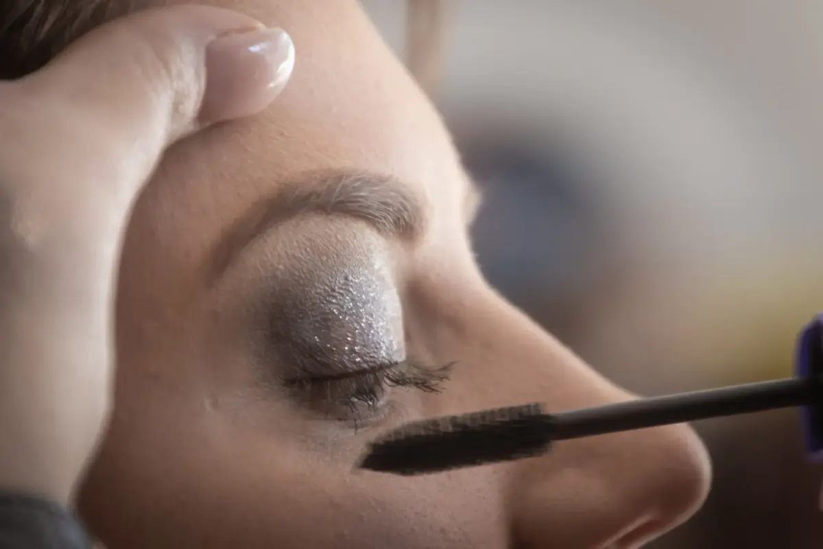 What do ophthalmologists recommend for eye makeup remover