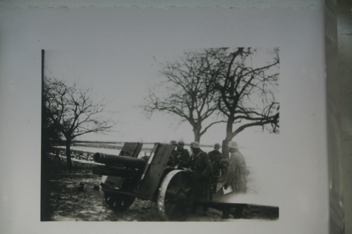 DEUTSCHE SOLDATEN MIT SCHWEREN GESCHÜTZ