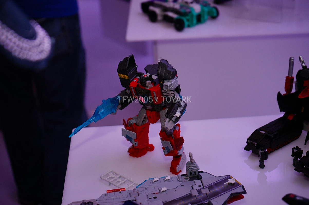 NYCC2016-Titans-Return-003