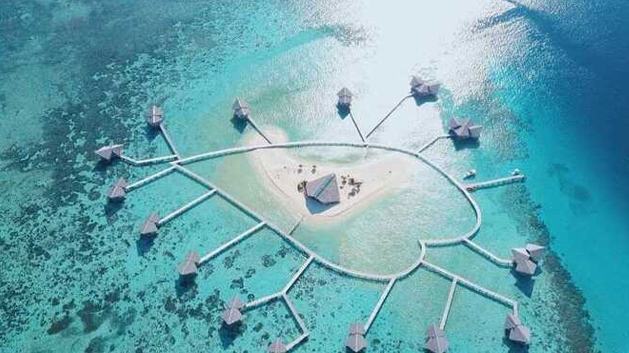 Pulo Cinta, Peson Wisata di Tengah Laut yang Memukau