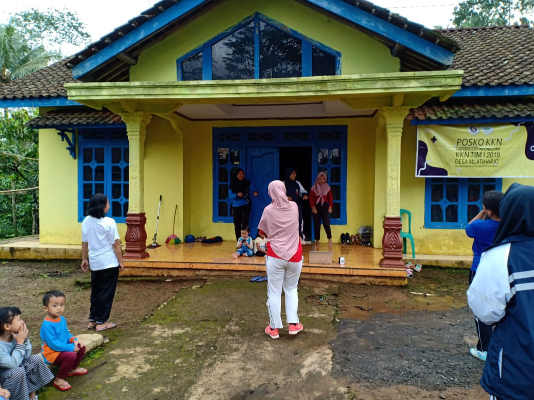 Senam Minggu Pagi Ibu-Ibu Dusun Wonosido