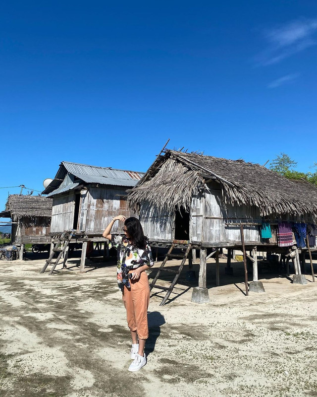 Portet cantik Keisya Levronka, pelantun lagu Tak Ingin Usai saat sedang traveling.