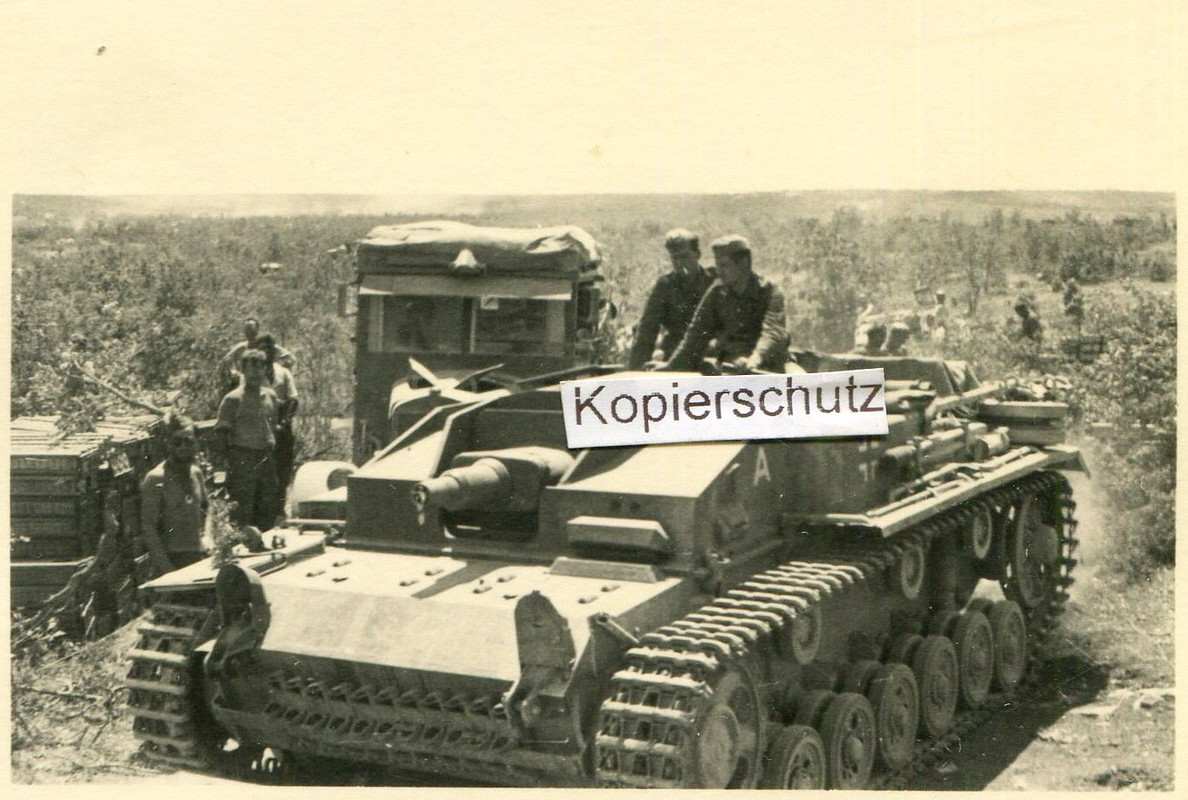 Sturmgeschütz mit Kennung im Kampfeinsatz um Sewastopol Krim