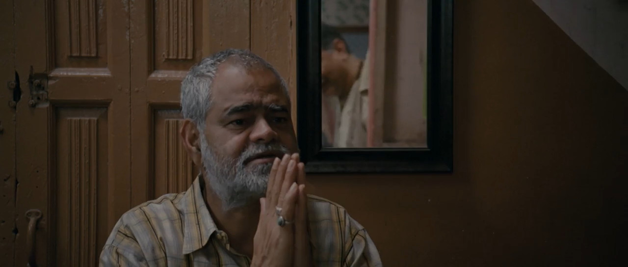 Ankhon Dekhi 2014 WebRip [Hindi + Tamil] 480p 720p ESub Screenshot