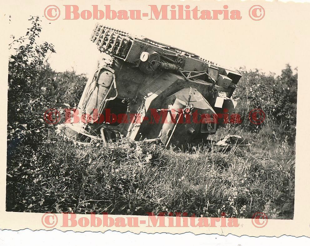 Panzerkampfwagen I umgekippt im Gelände crash Panzer 1 tank