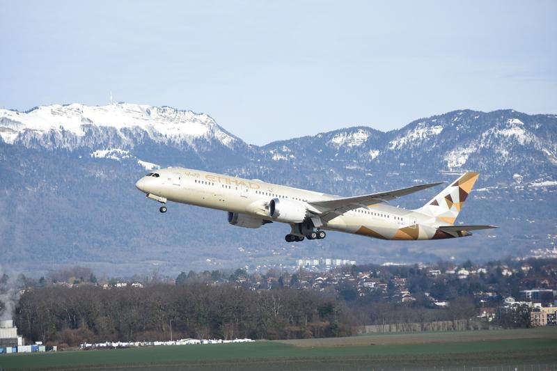 DSC-2406-Boeing-787-9-A6-BLC-a-Geneve-le