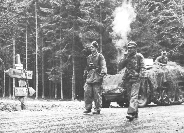 Tropas de las SS de Joachim Peiper camino a Malmédy, Bélgica 17 dic 1944