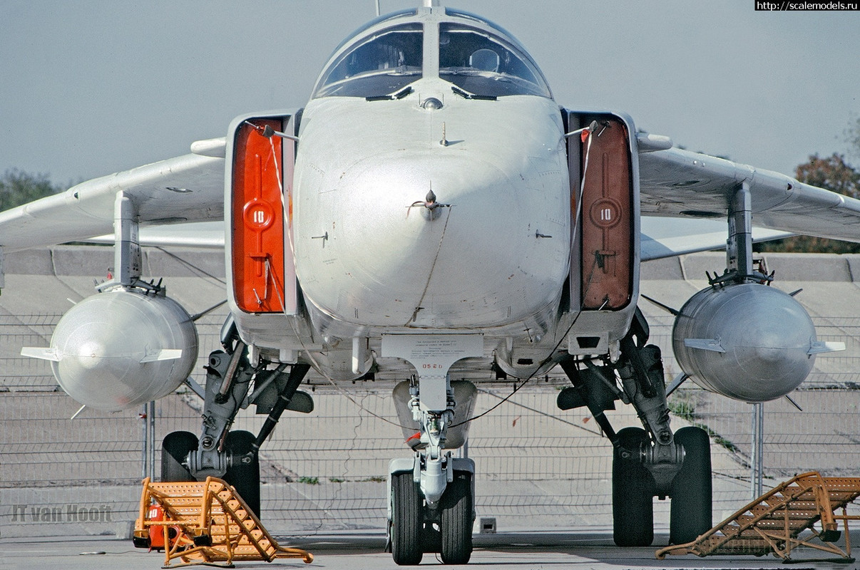 11 ORAP Su-24MR 10 White_0515320_Welzow. Damgarten. Aug. 1992. (4)