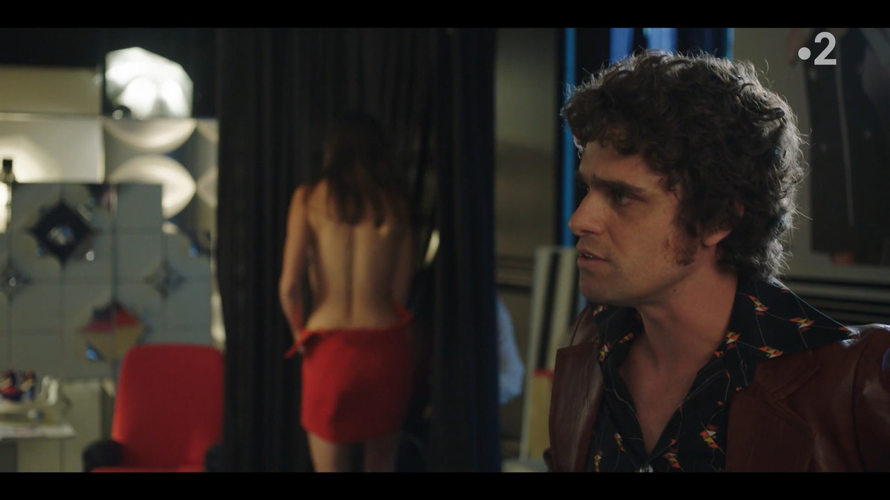 2022-05-13_21_10_Fr2_Les-petits-meurtres-d-Agatha-Christie-70-s_3x2_La-chambre-noire.mp4_snapshot_35
