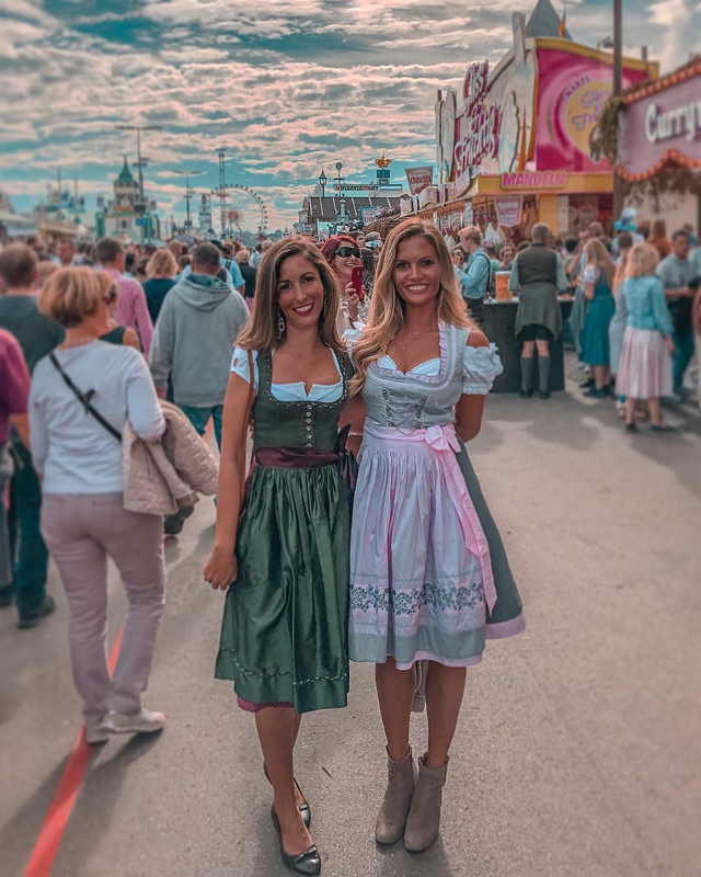 Festival dengan pakaian tradisional Jerman