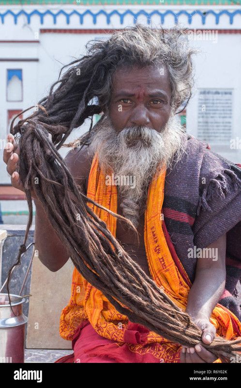 janakpur-nepal-sadhu-displaying-his-dreadlocks-R6Y02K