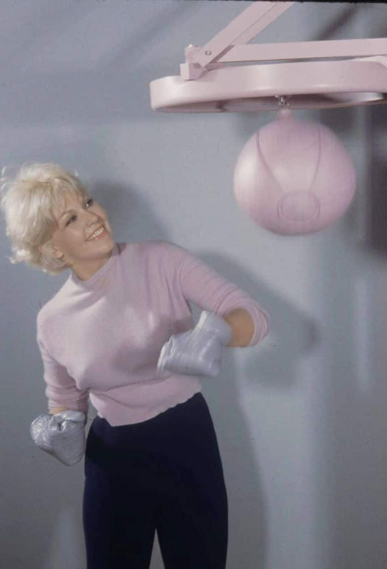 kim_novak_320