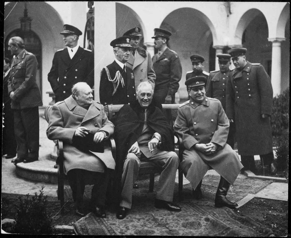 Churchill, Roosevelt y Stalin en la Conferencia de Yalta