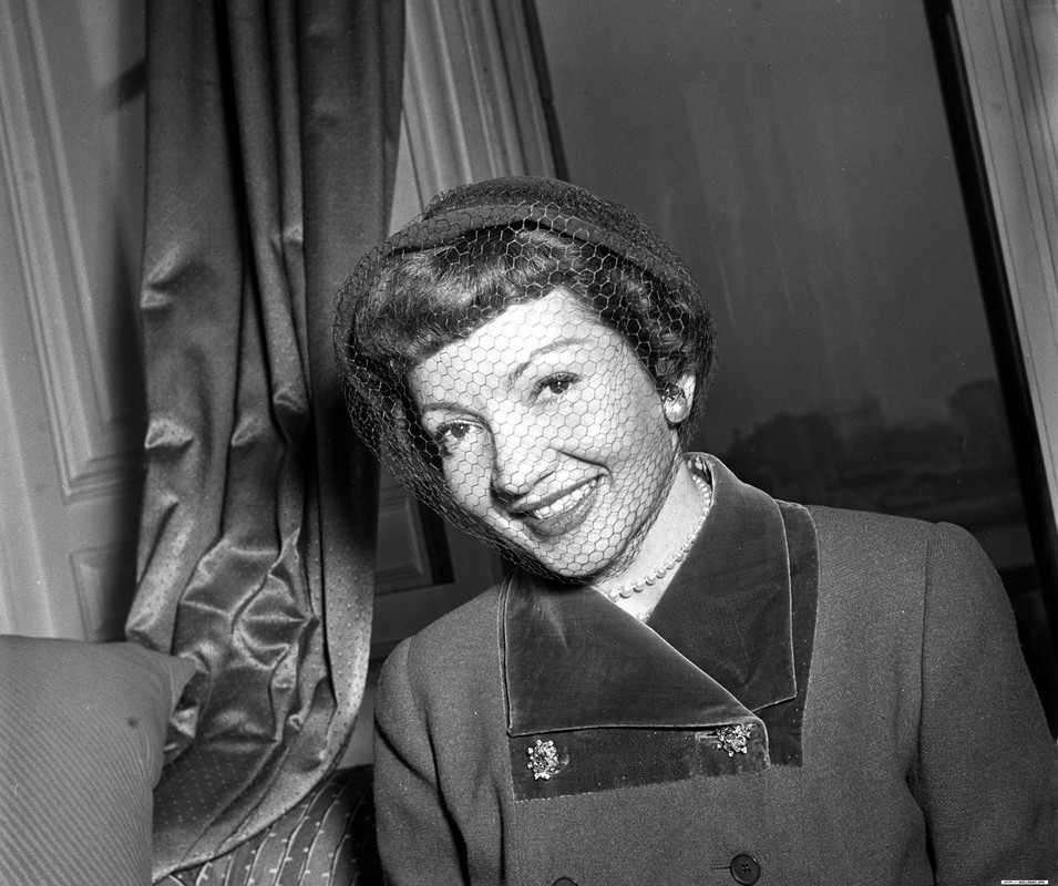 claudette_colbert_c52