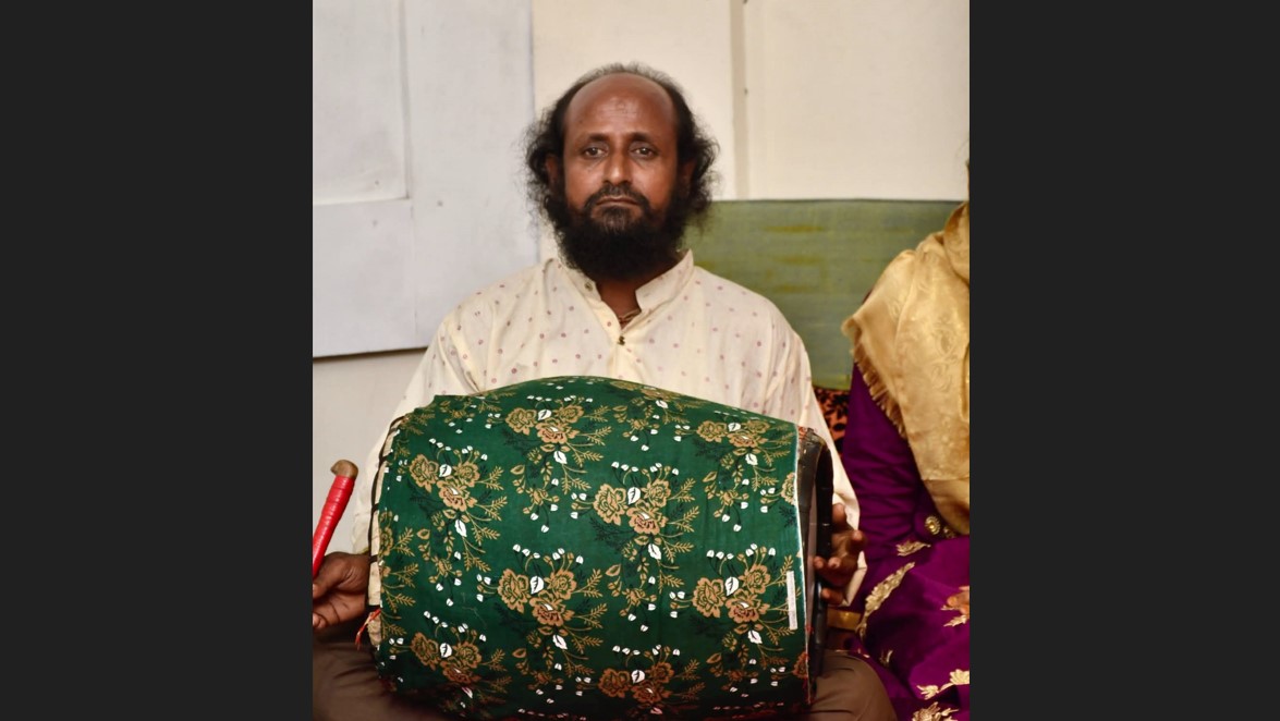 চার দশকের সাধনা: ঢোলের ছন্দে ঐতিহ্য বাঁচিয়ে রেখেছেন যিনি