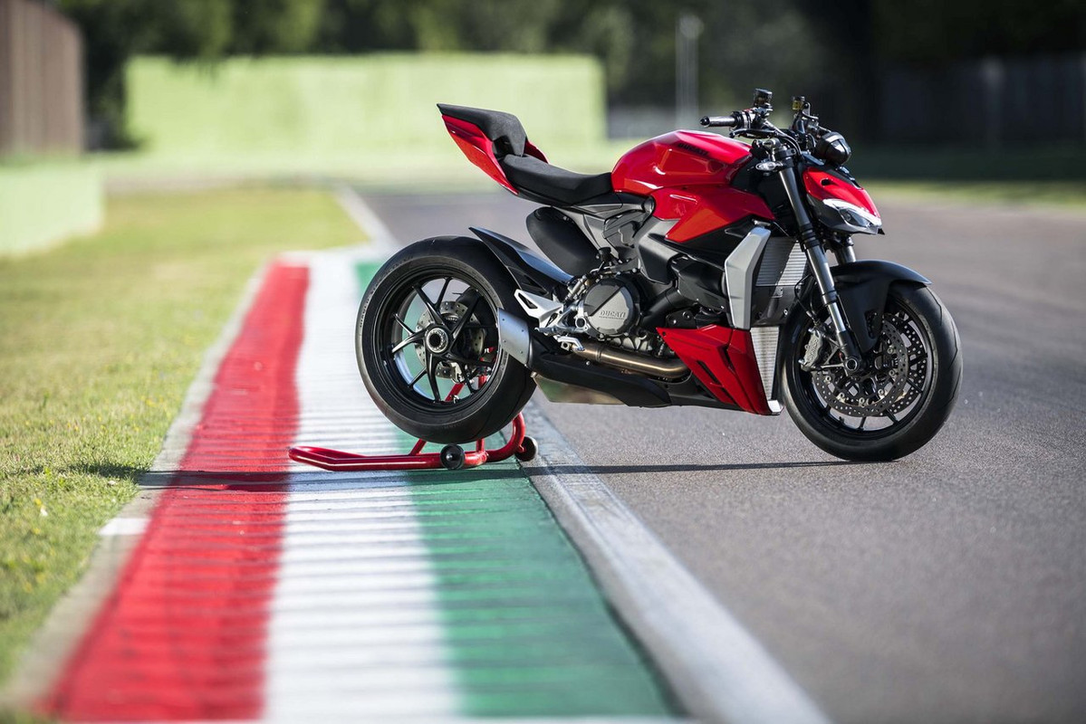 Новый мотоцикл Ducati Streetfighter V2 2022