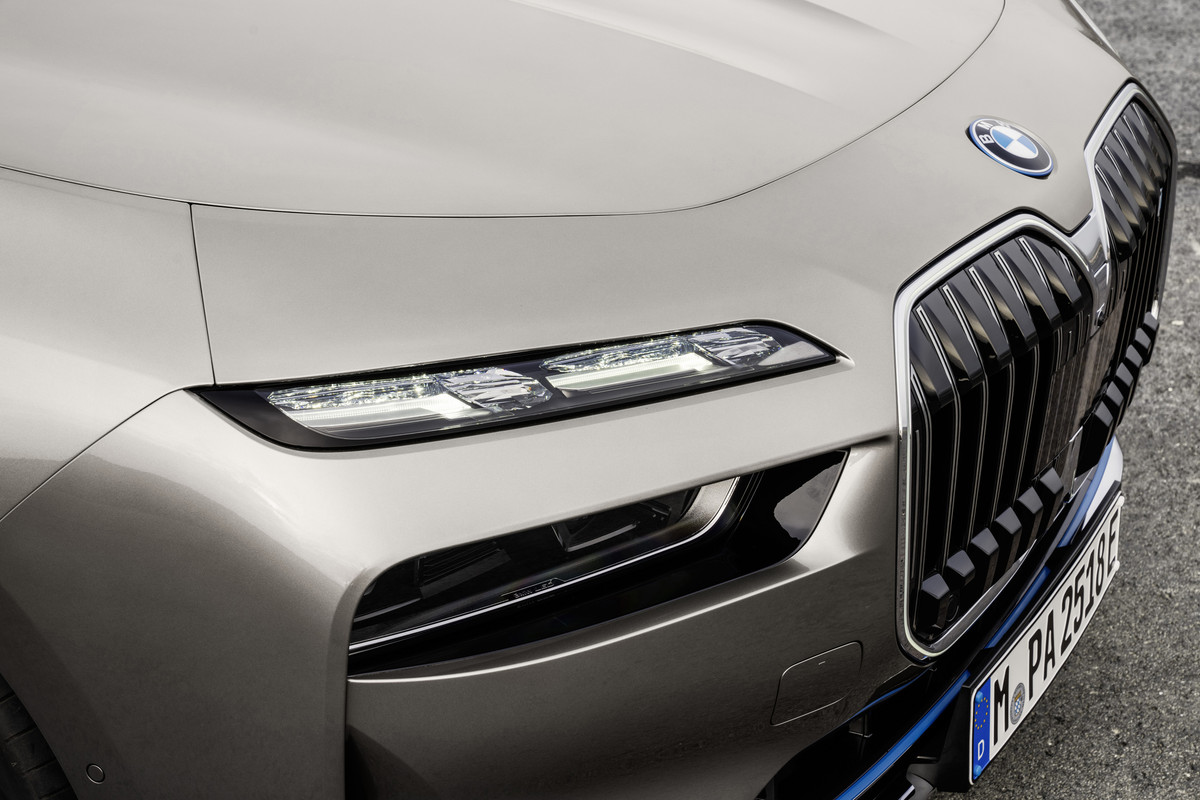 P90458201_highRes_the-new-bmw-i7-xdriv