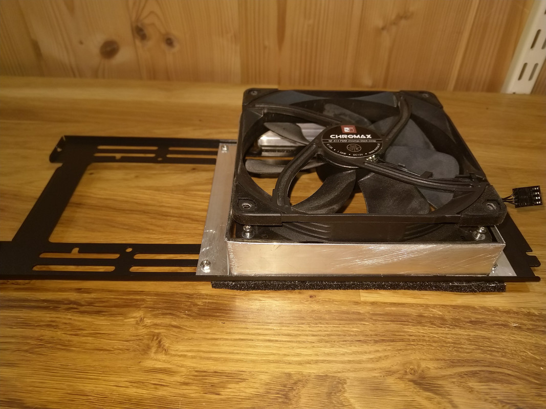 Log NR200 with sidemounted 140mm intake fan Alpenföhn Black Ridge and Noctua NHC14S SFF
