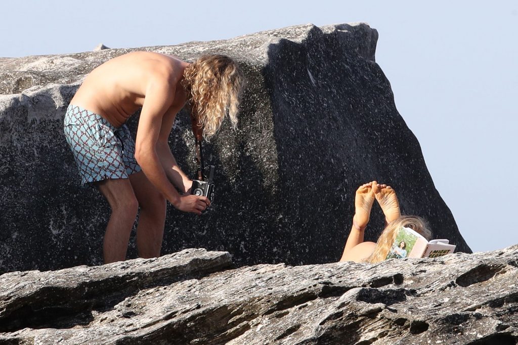 Sailor-Brinkley-Cook-Upskirt-STARS-com-4-2