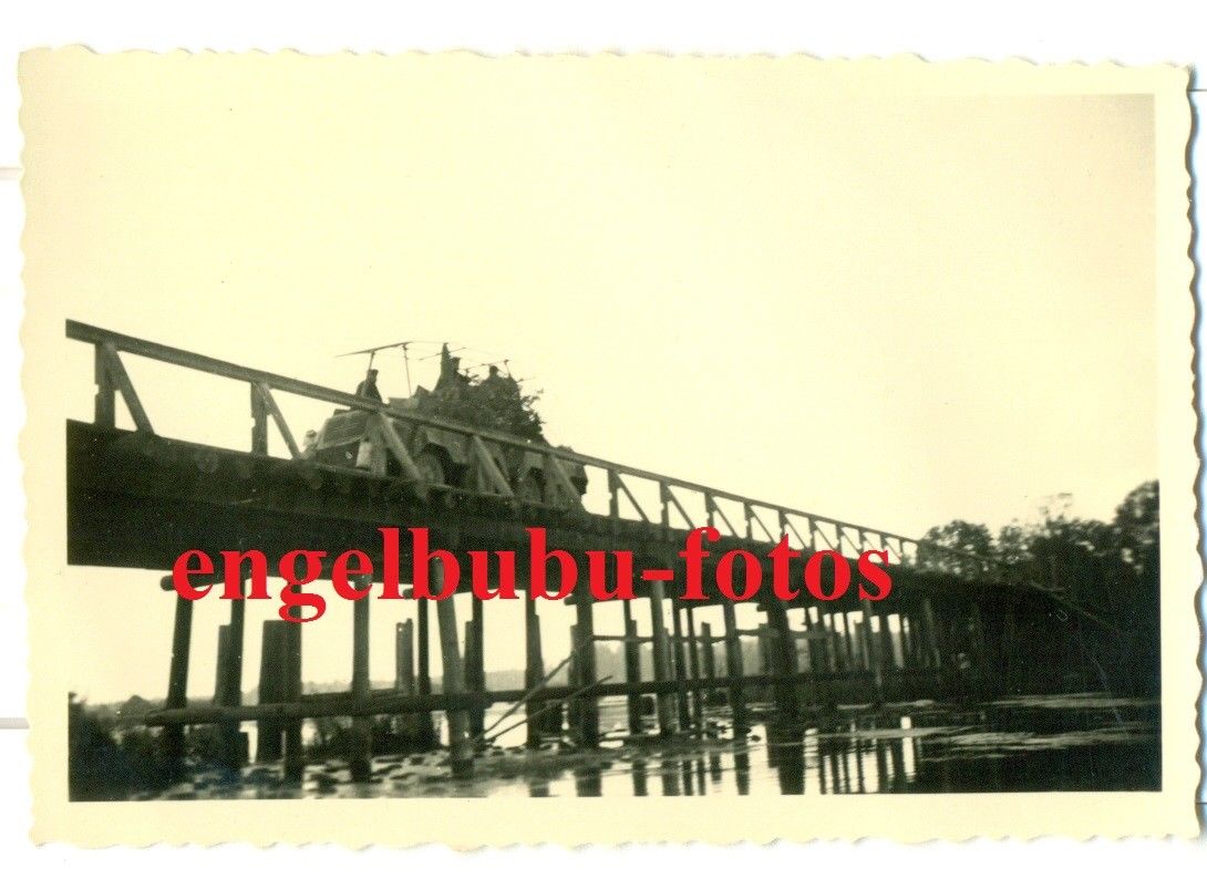 PANZER - PANZER-AUFKLÄRUNG - SdKfz 263 auf Brücke