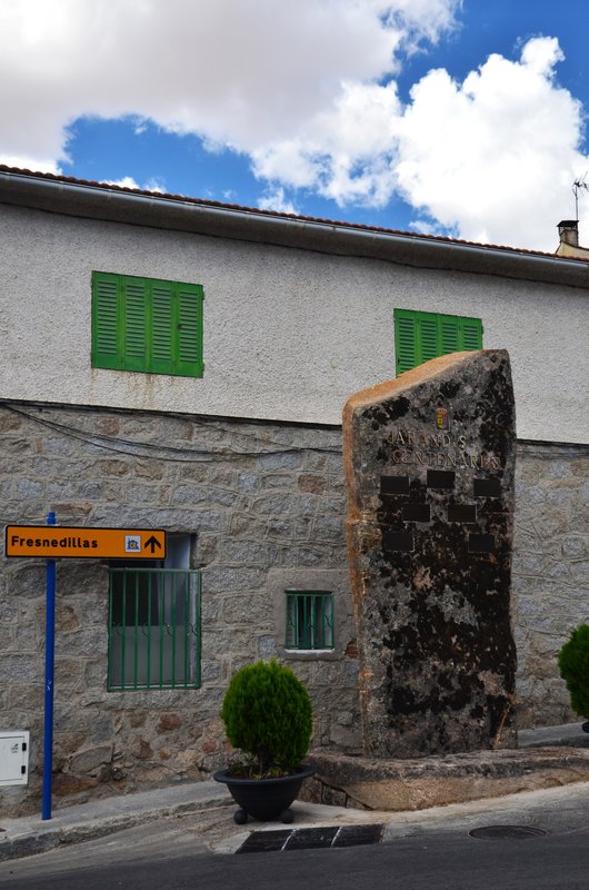 FRESNEDILLAS DE LA OLIVA-15-8-2019 - Madrid y sus pueblos-2000/2022 (30)